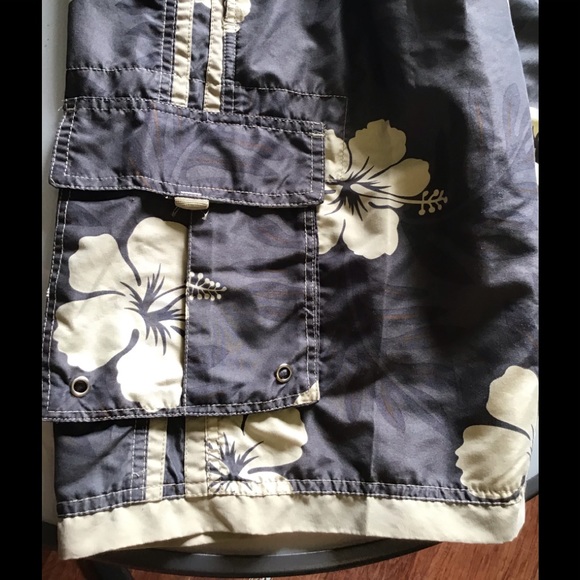 Men’s Hawaiian Print Swim Trunks - Picture 16 of 16